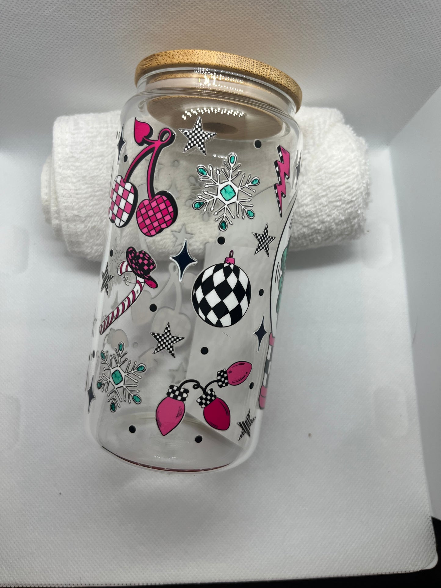 🎱 Retro Holiday Magic 16 oz Glass Tumbler