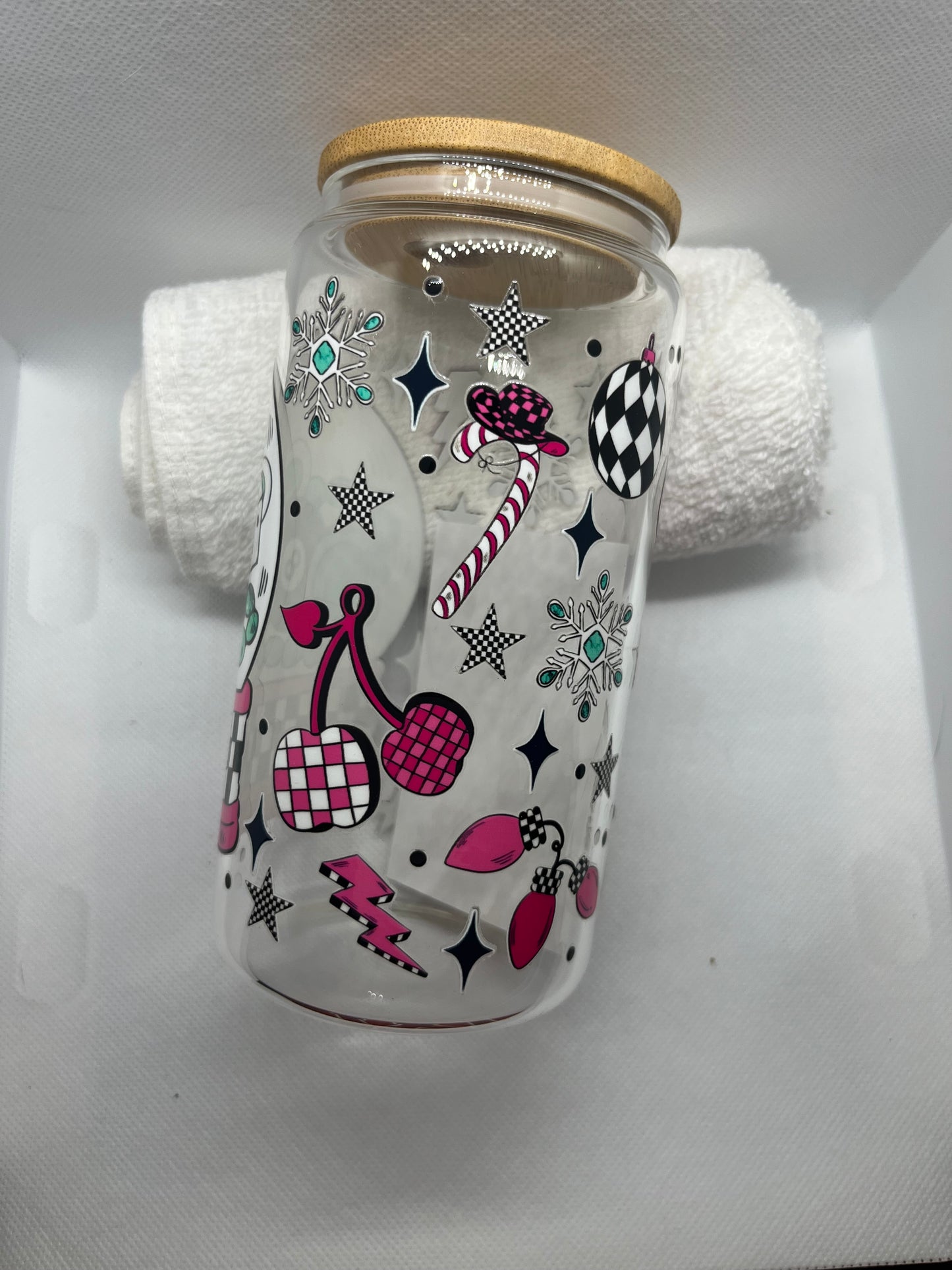 🎱 Retro Holiday Magic 16 oz Glass Tumbler